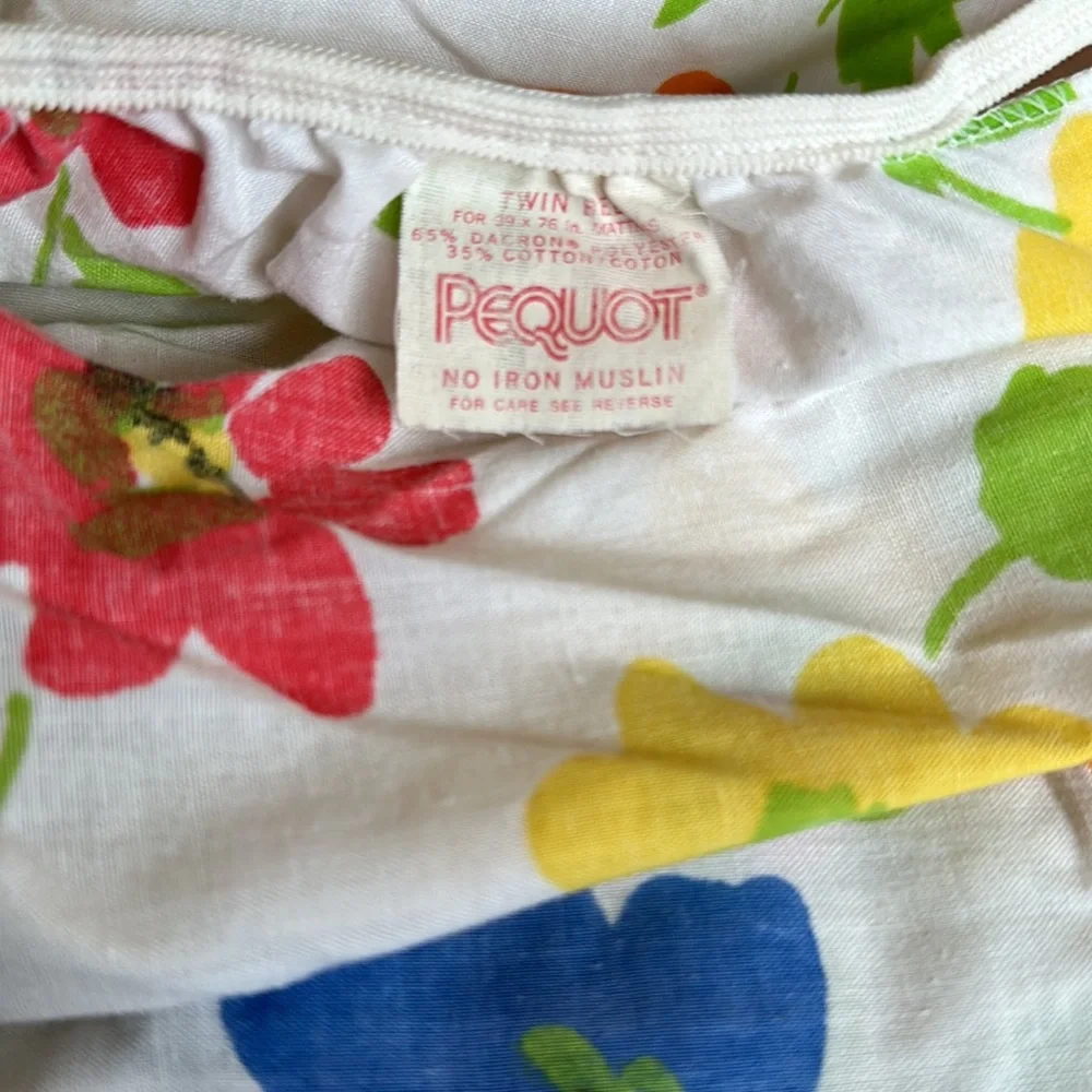 Pequot Vintage Fitted Sheet - Mod Floral - Picture 2 of 6